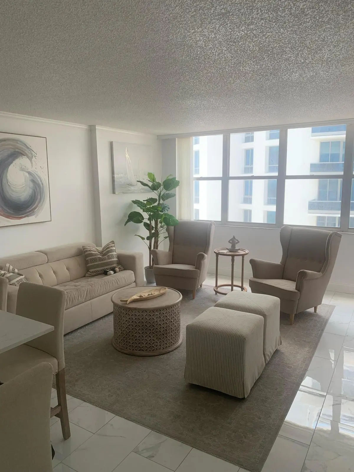 Family/Livingroom at 6039 COLLINS Avenue 1722, Miami Beach