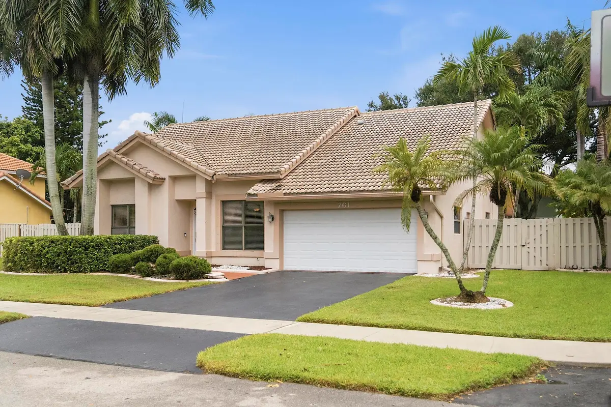 761 Greenbriar Ave, Davie, FL 33325 - 00 at 761 Greenbriar Avenue, Davie