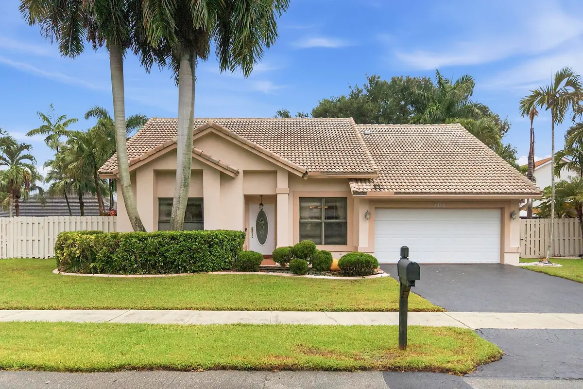 761 Greenbriar Ave, Davie, FL 33325 - 00 at 761 Greenbriar Avenue, Davie