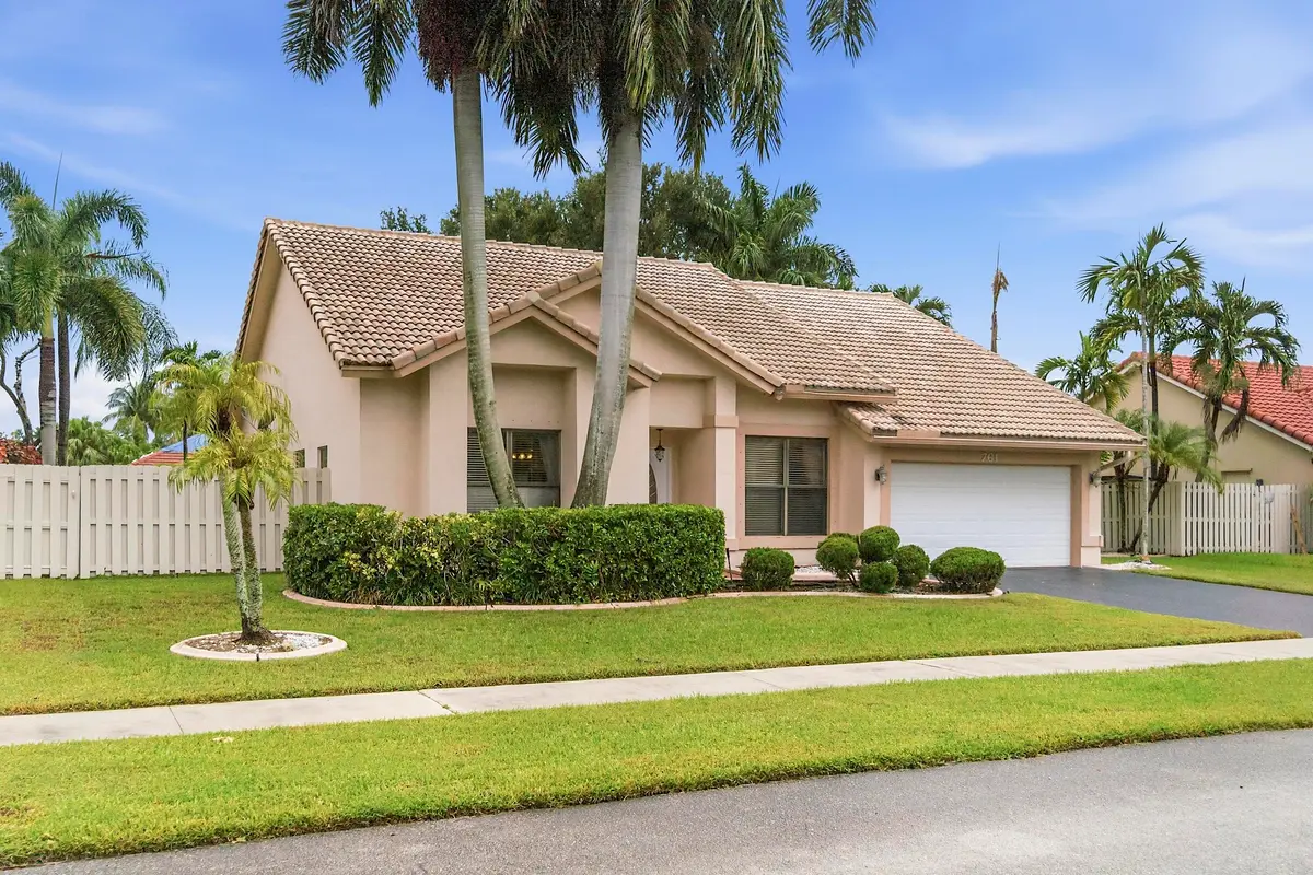761 Greenbriar Ave, Davie, FL 33325 - 00 at 761 Greenbriar Avenue, Davie