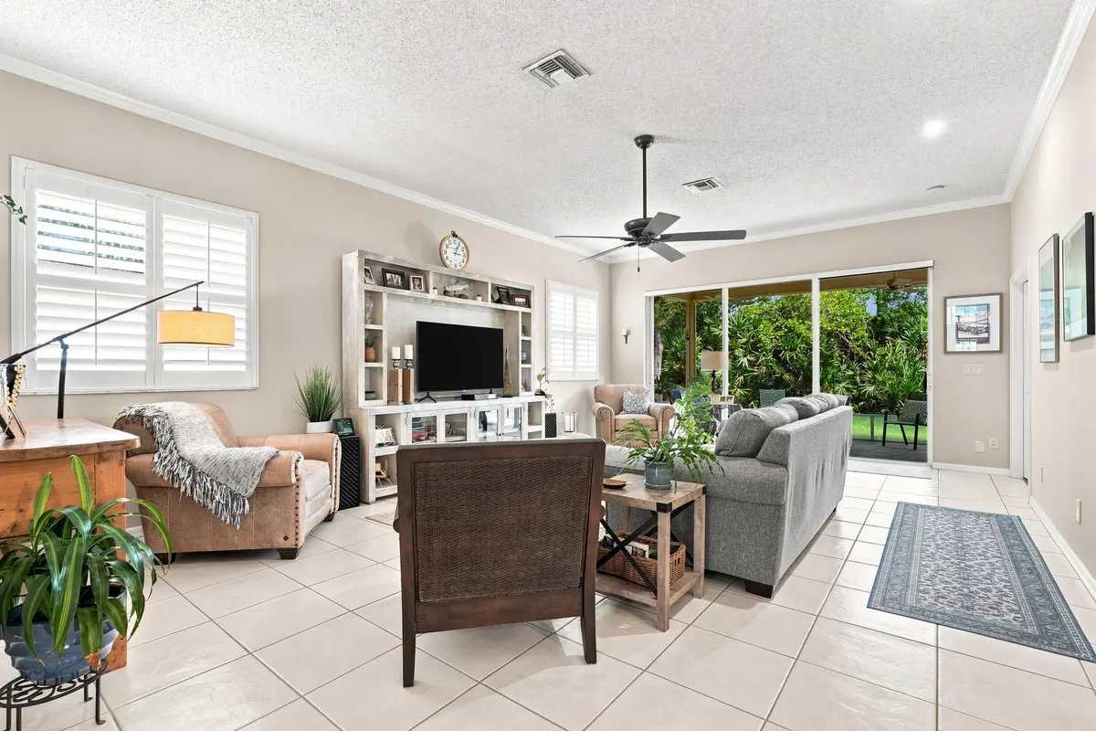 06_living room at 4870 SE Devenwood Way, Stuart