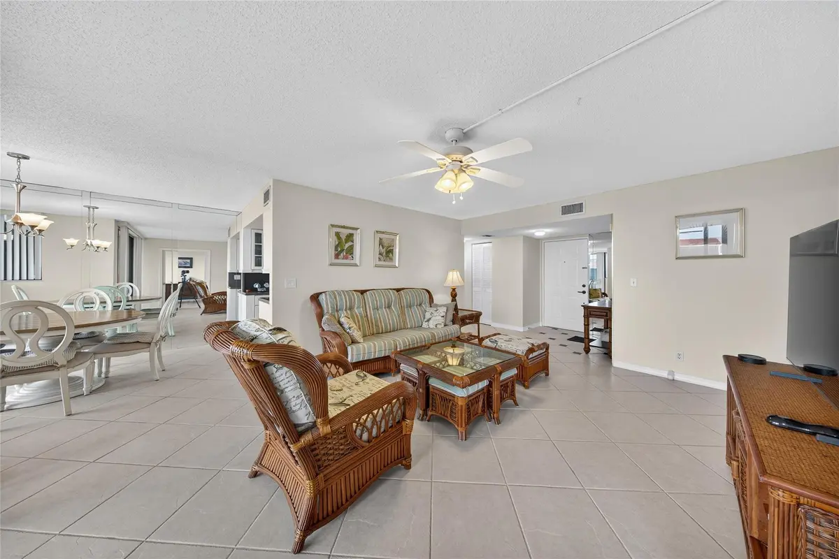 Living room at 800 JEFFERY Street 405, Boca Raton