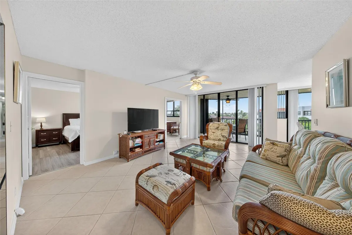 Living room at 800 JEFFERY Street 405, Boca Raton