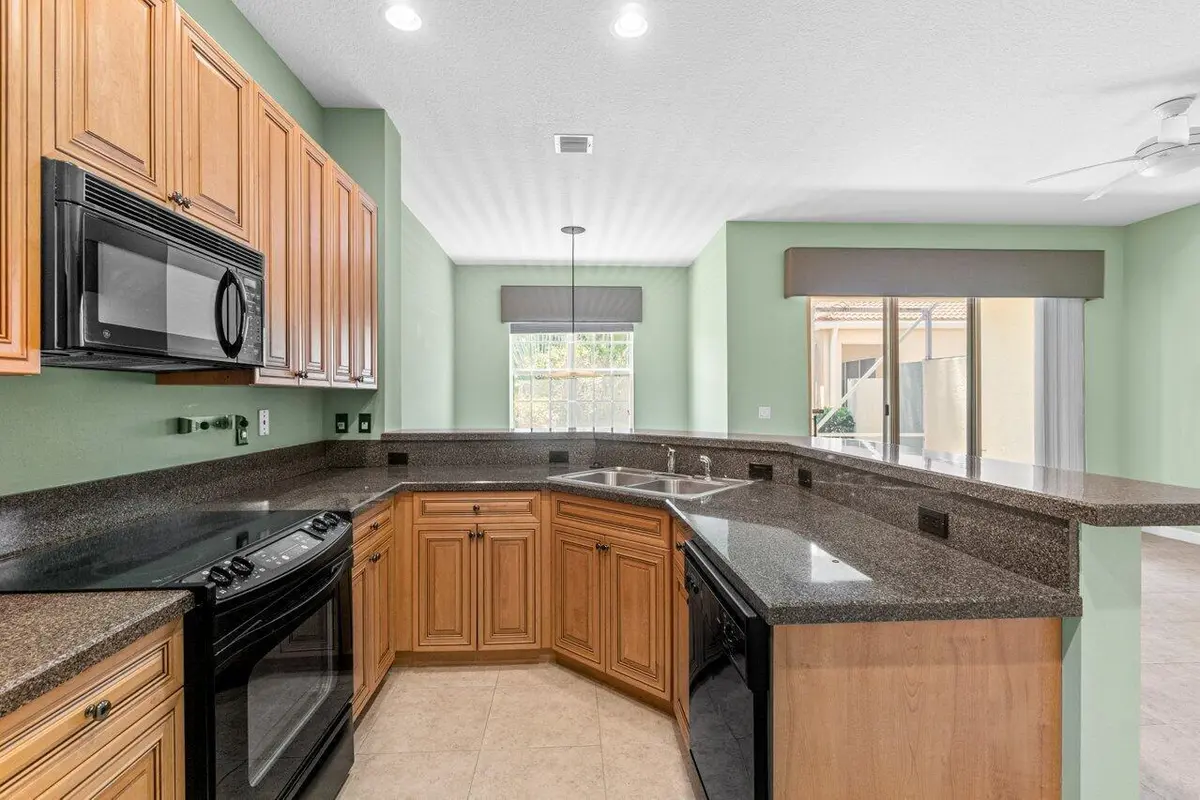 Kitchen 2 at 526 COMMONS Drive, Palm Beach Gardens