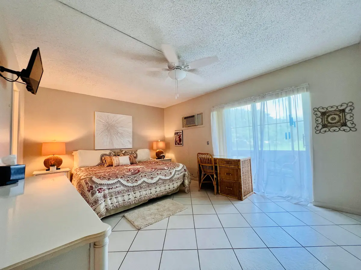 Spacious Bedroom Suite at 159 Berkshire H, West Palm Beach