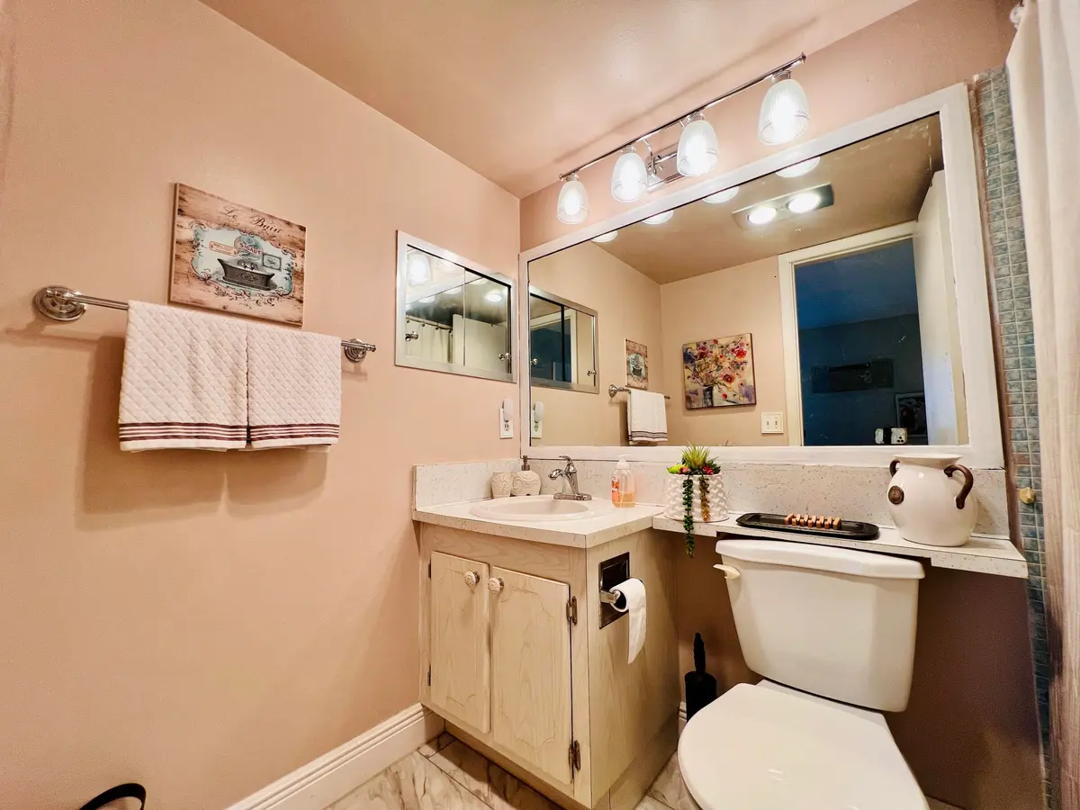 Full Ensuite Bath With Tub Shower at 159 Berkshire H, West Palm Beach
