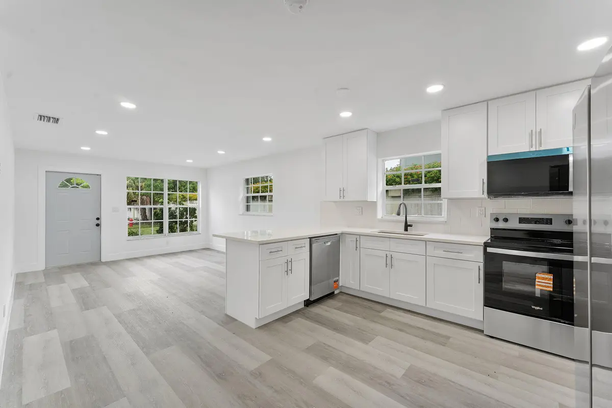 36-web-or-mls-DSC08172 at 441 NW 2ND Avenue, Deerfield Beach