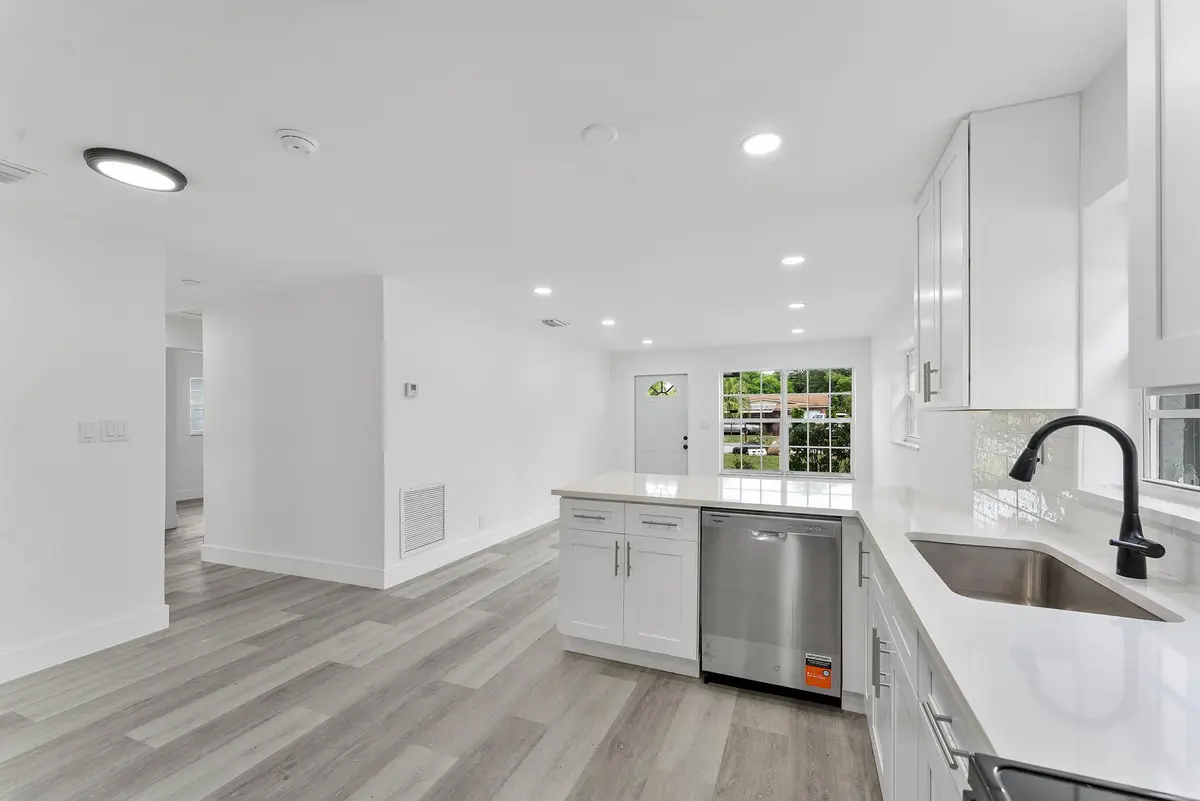 38-web-or-mls-DSC08182 at 441 NW 2ND Avenue, Deerfield Beach