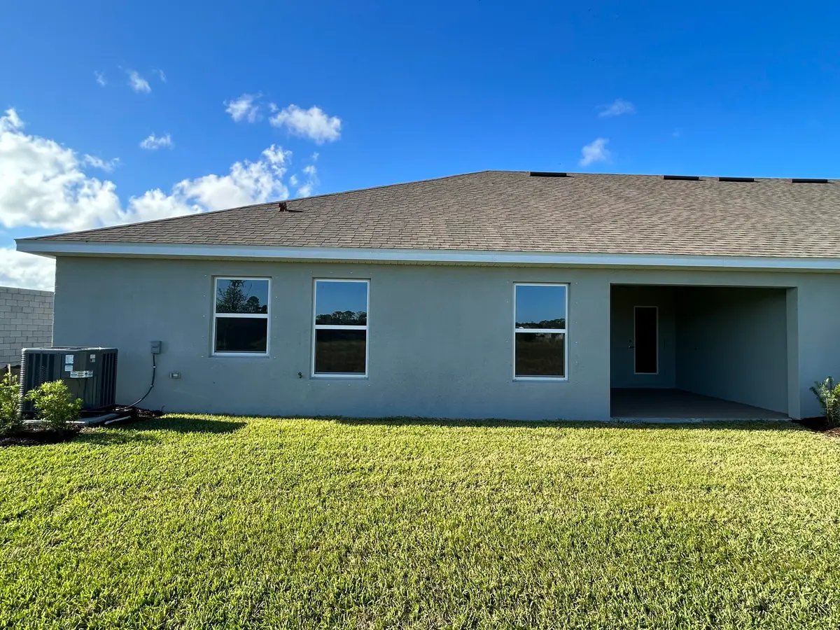 5202 Manciano rear at 8602 GIOVANNI Avenue, Fort Pierce