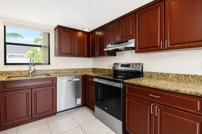 202 LAKEWOOD Drive 11B, Jupiter – Townhouse for rent