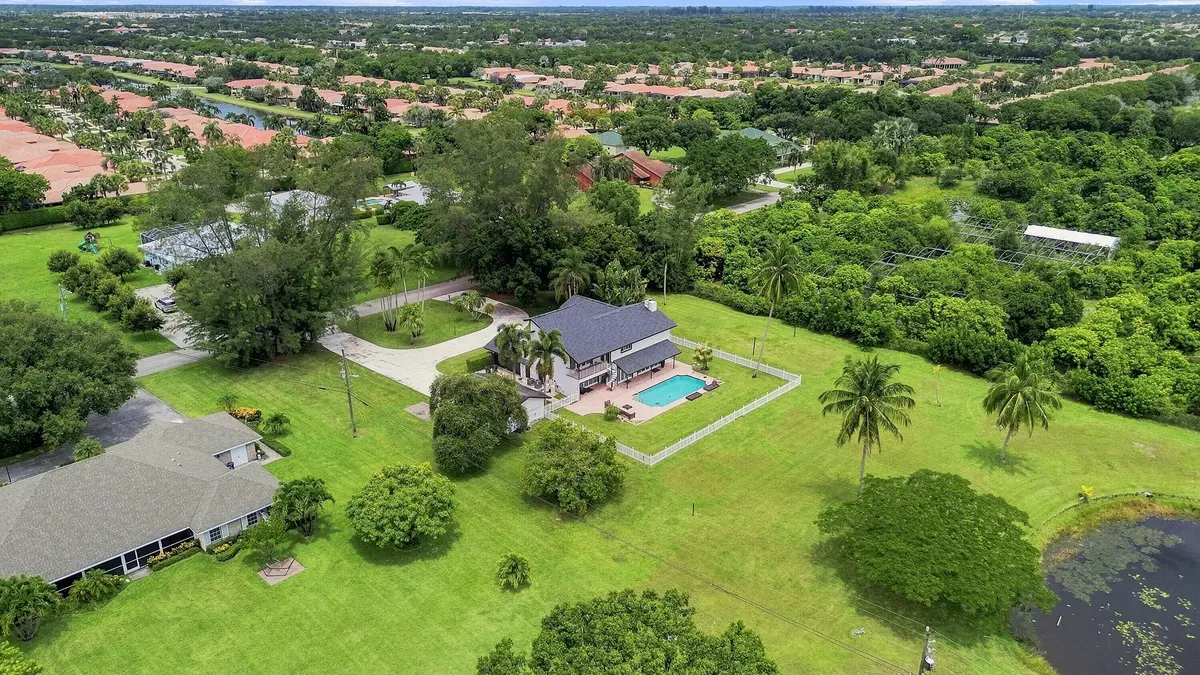 Lots of privacy at 10400 W Tara Boulevard, Boynton Beach