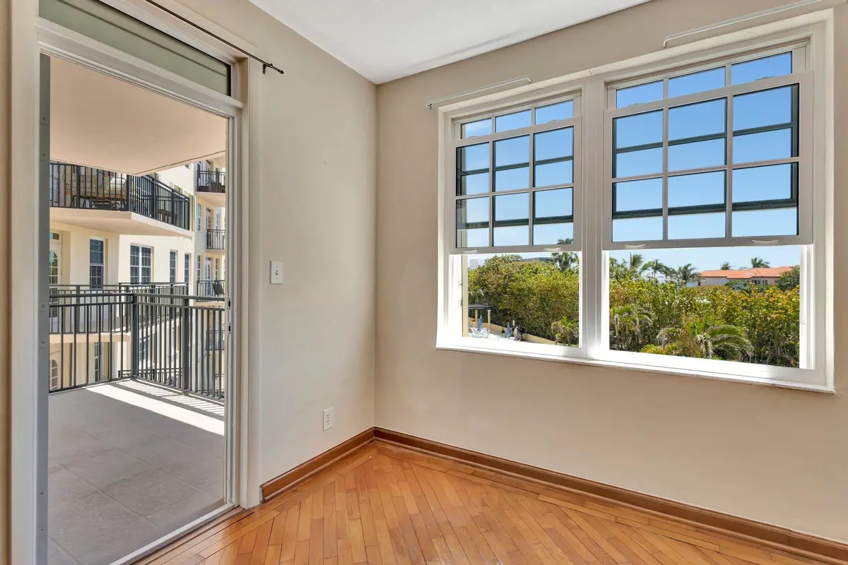 Living room at 3475 S OCEAN Boulevard 3040, Palm Beach