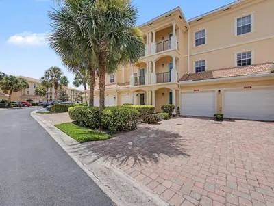 12590 SE Old Cypress Drive, Hobe Sound – Condominium for sale