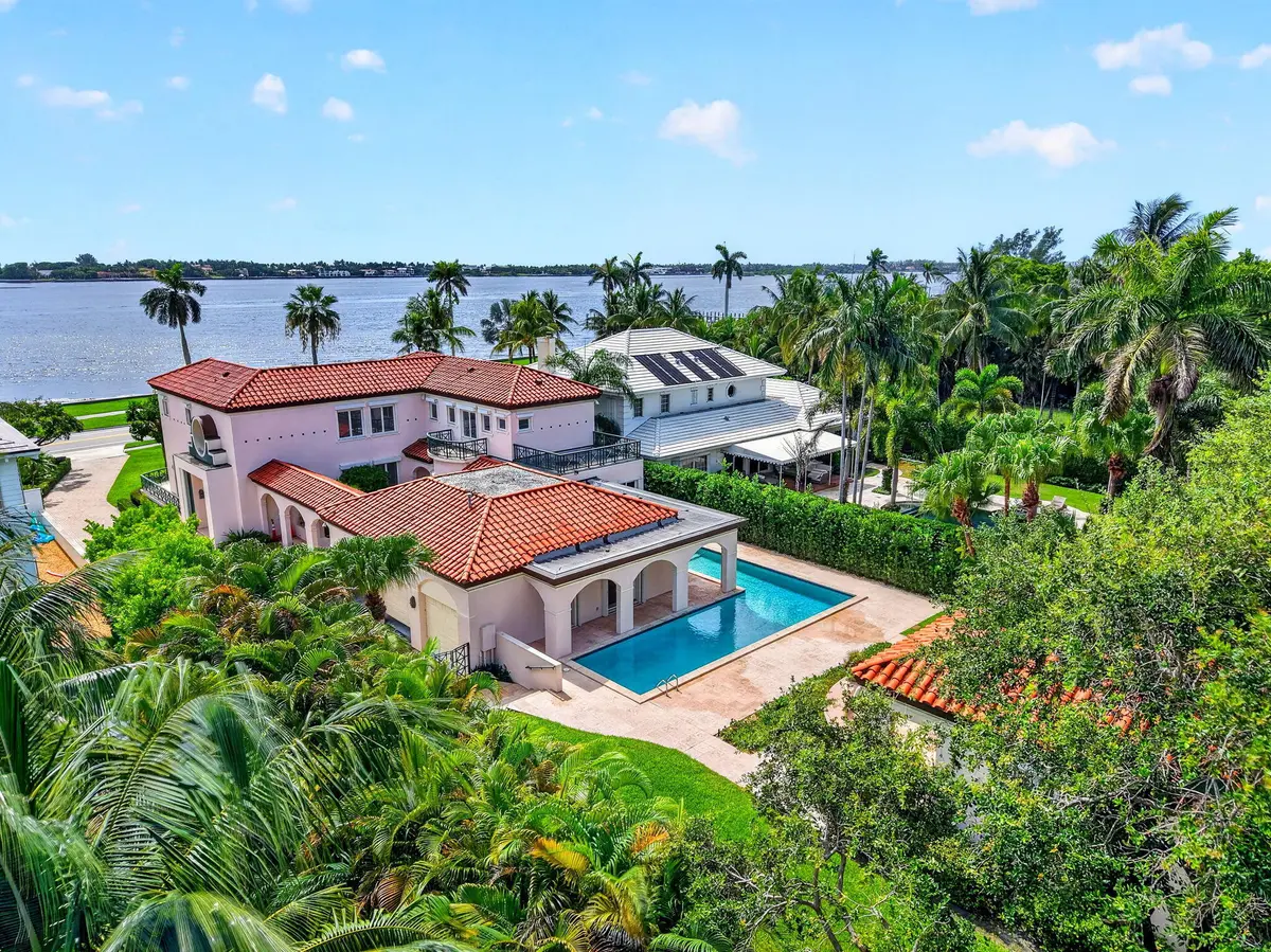 Waterfront setting at 5011 S FLAGLER Drive, West Palm Beach