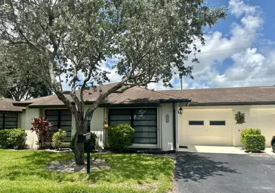4964 Eaglewood Road A, Boynton Beach – Villa for sale
