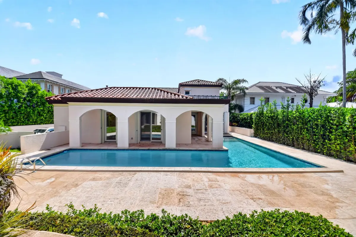 L Shape Pool at 5011 S FLAGLER Drive, West Palm Beach