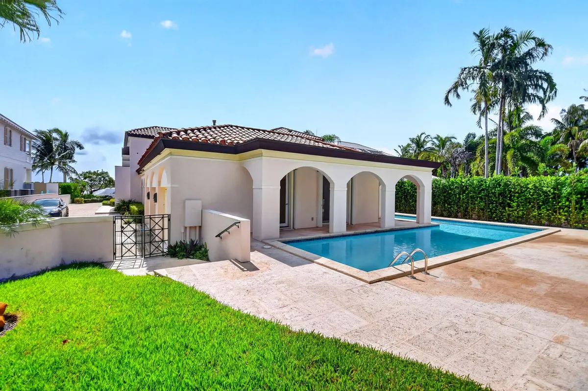 Courtyard at 5011 S FLAGLER Drive, West Palm Beach