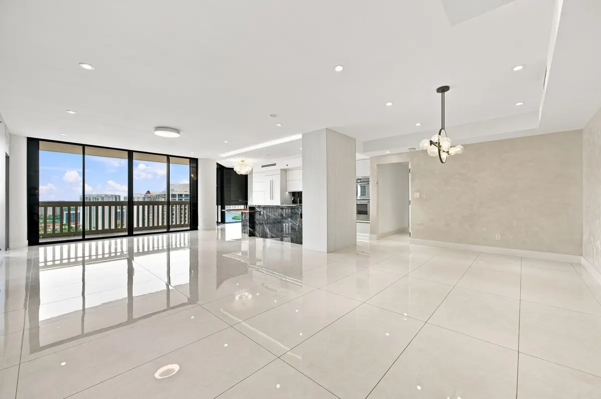 2 2905 2 at 2000 Island Boulevard 2905, Aventura