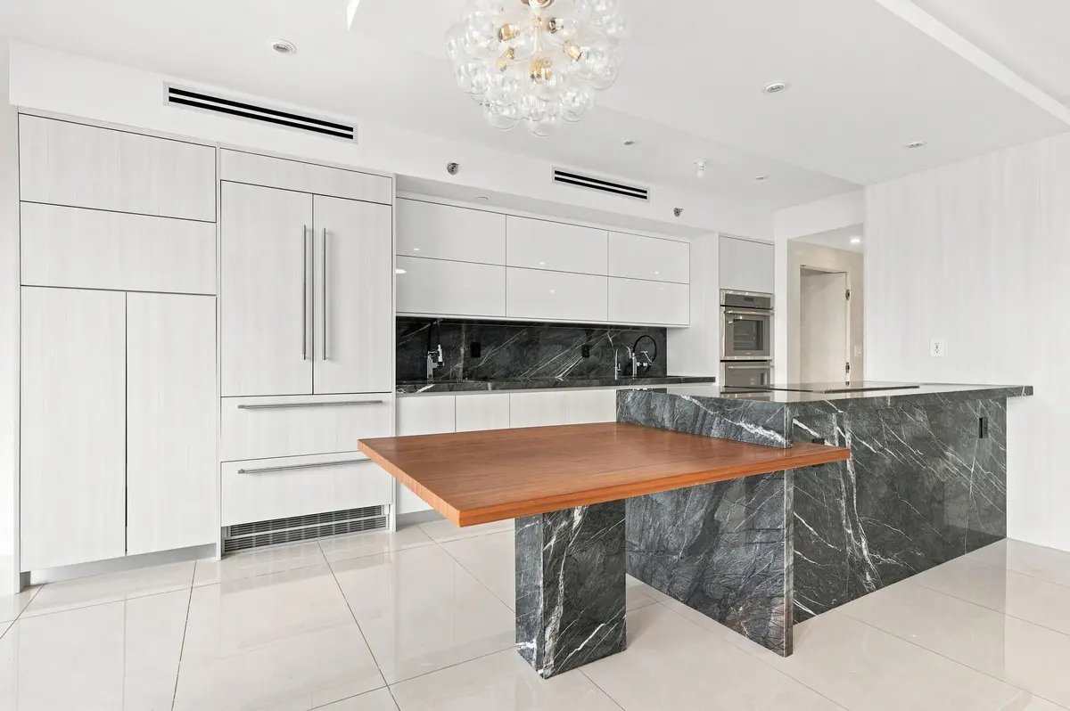 4 2905 at 2000 Island Boulevard 2905, Aventura