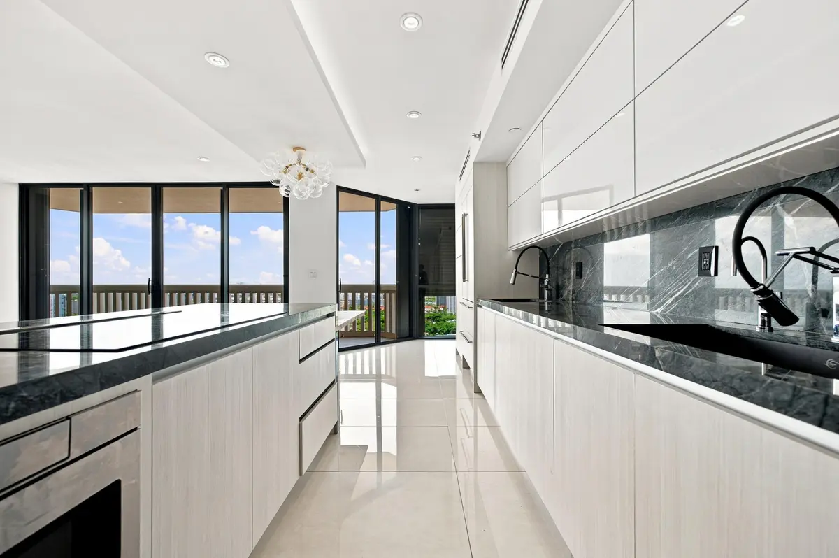 5 2905 at 2000 Island Boulevard 2905, Aventura