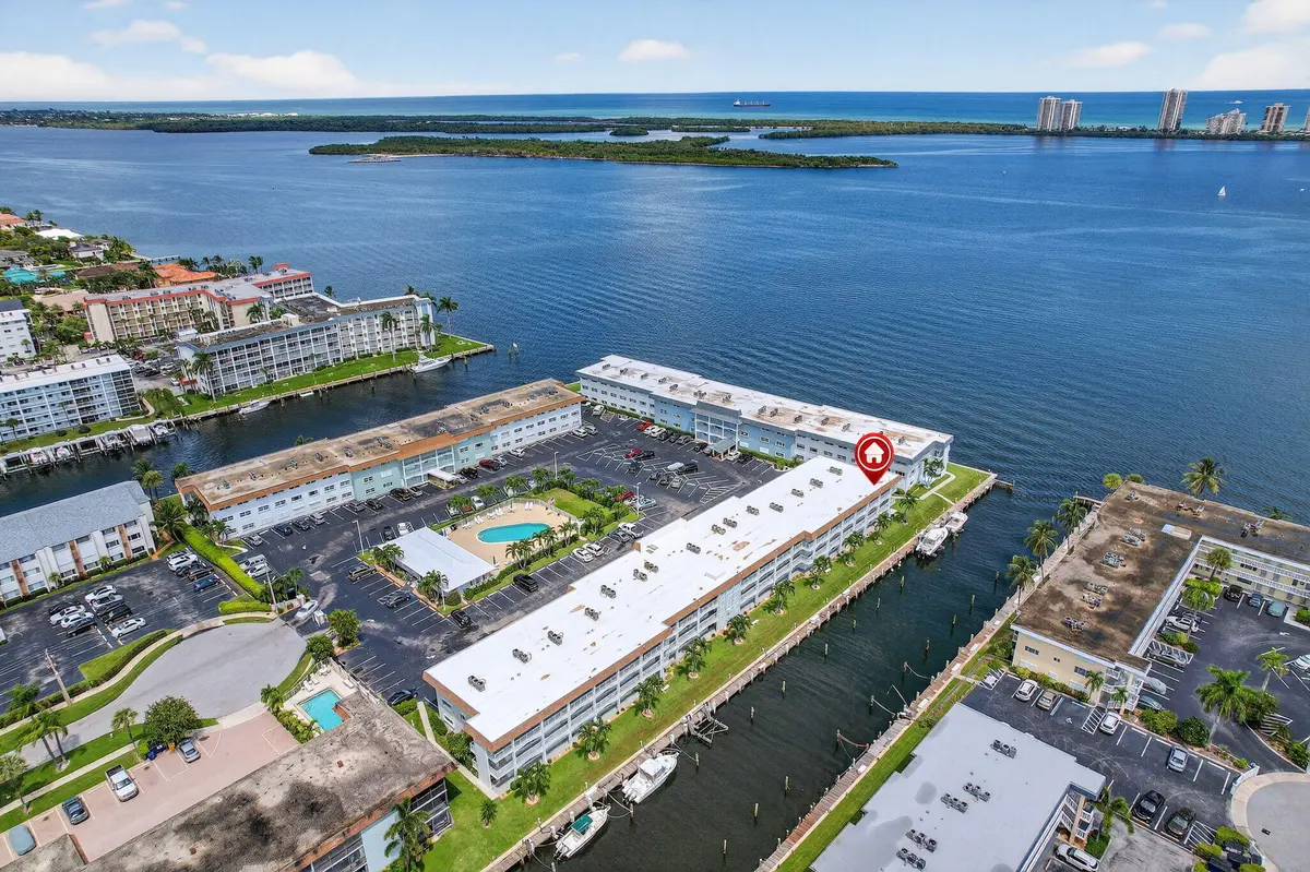 aerial at 110 SHORE Court 301, North Palm Beach