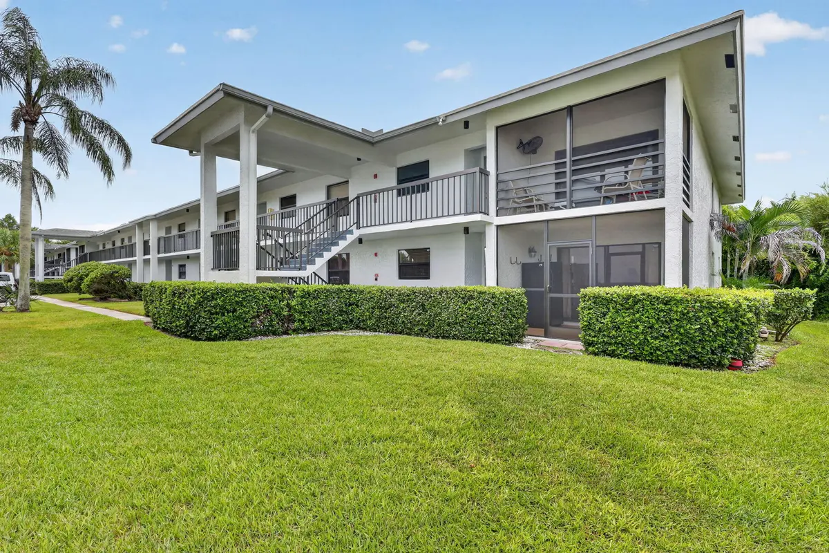 1-web-or-mls-7R7A7202 at 1200 SE Parkview Place F-5, Stuart