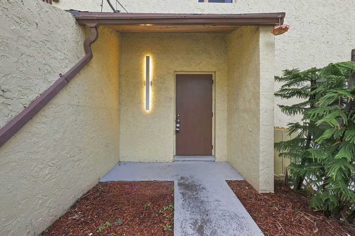 03_exterior entry at 4408 NW 4TH Avenue, Deerfield Beach