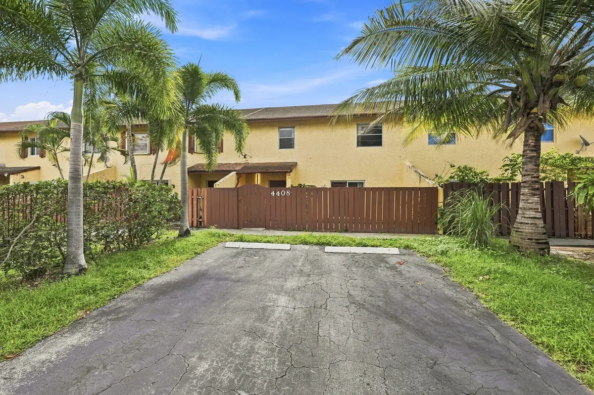 02_front at 4408 NW 4TH Avenue, Deerfield Beach