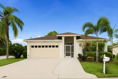 1490 Fairway Circle, Greenacres – Single Family Residence for sale