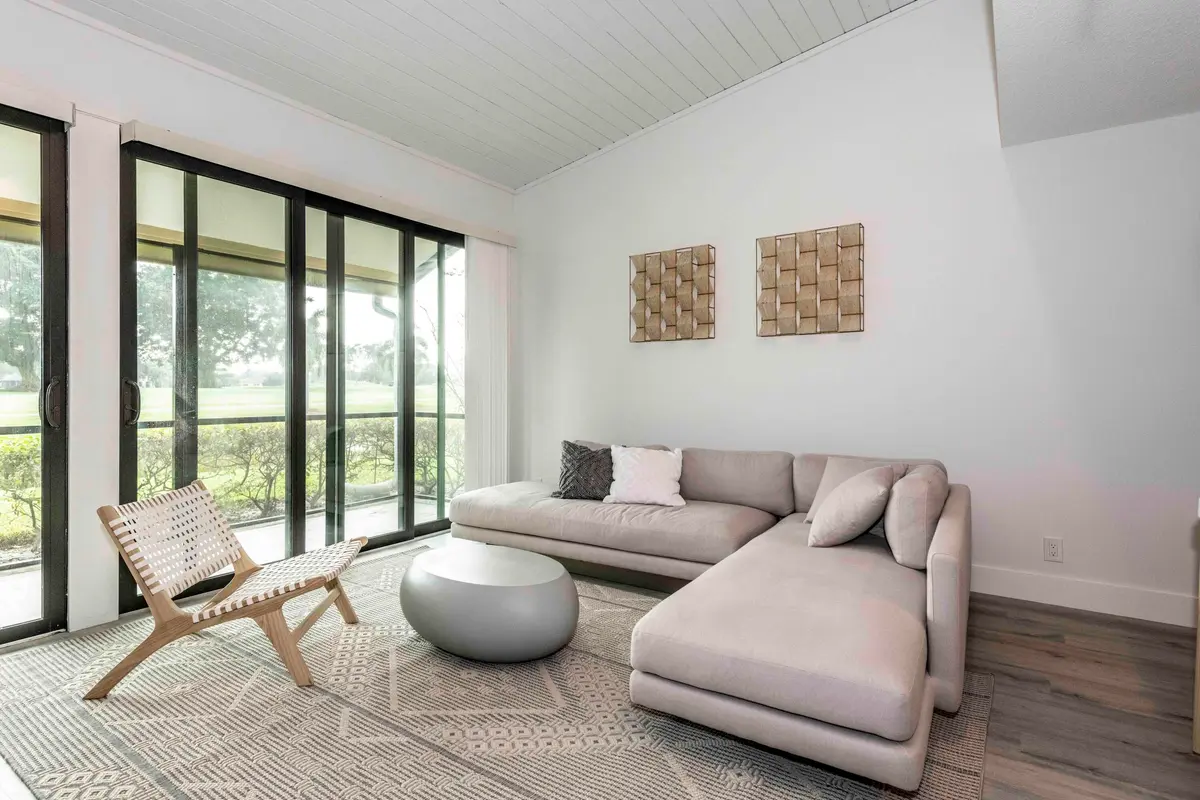Living area at 257 OLD MEADOW Way, Palm Beach Gardens