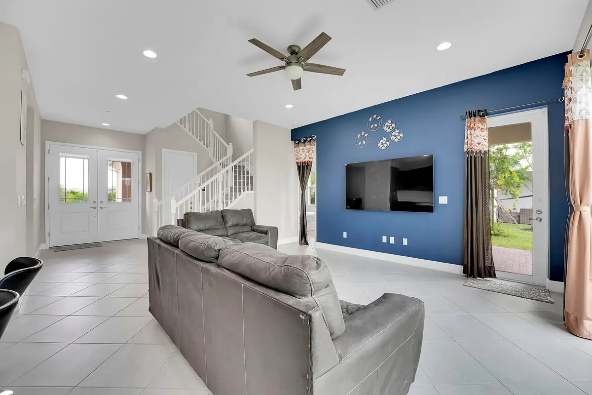 5530 7 at 5530 Macoon Way, Westlake