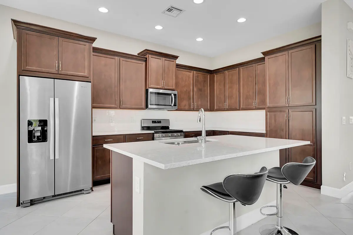 5530 8 at 5530 Macoon Way, Westlake