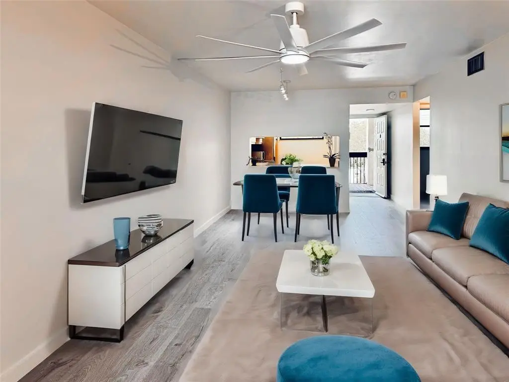 Virtually Staged at 111 LAKE EMERALD Drive 407, Oakland Park