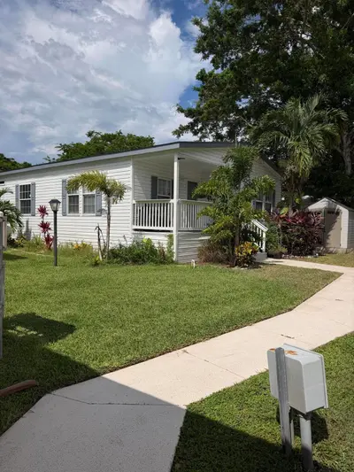 2555 PGA Boulevard 303, Palm Beach Gardens – Mobile Home for sale