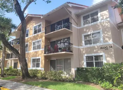 8741 Wiles Road 305, Coral Springs – Condominium for rent