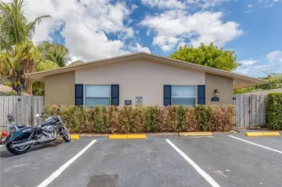 181 NW 42nd Street 2, Oakland Park – Apartment for rent