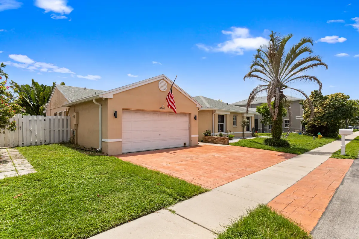 585A4945 at 4000 SW 72ND Drive, Davie