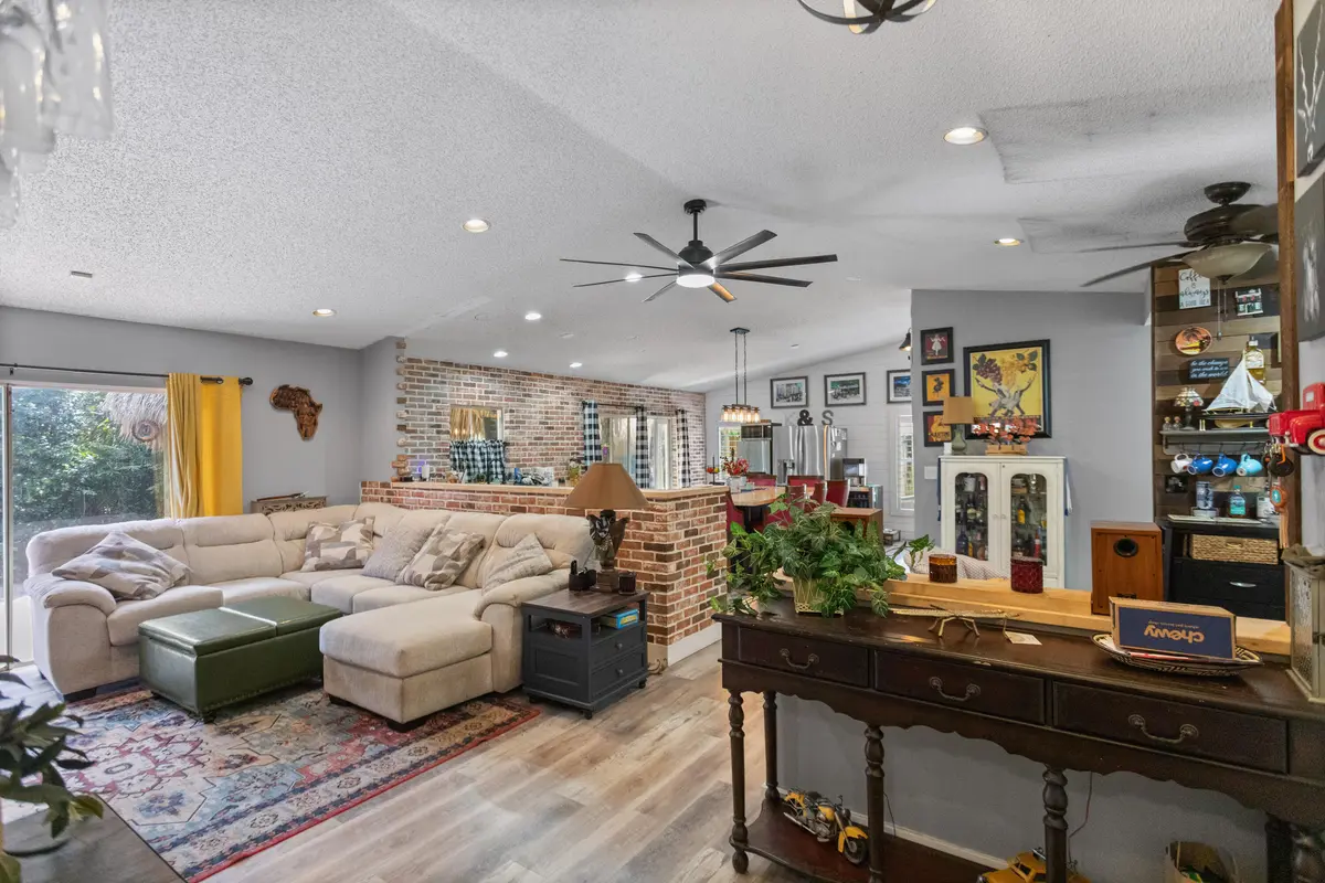 585A4714 at 4000 SW 72ND Drive, Davie