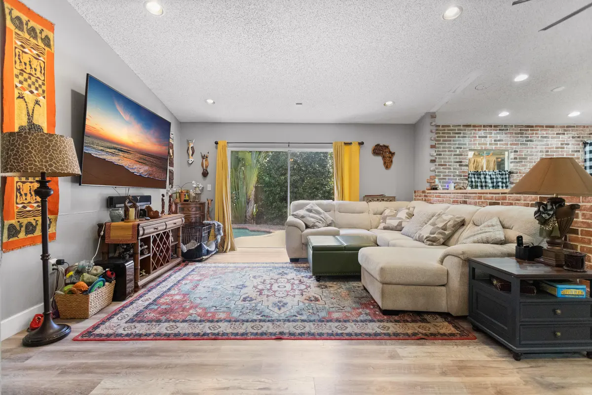 585A4717 at 4000 SW 72ND Drive, Davie