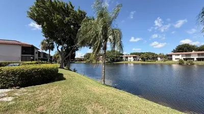 21338 Juego Circle 11g, Boca Raton – Condominium for sale