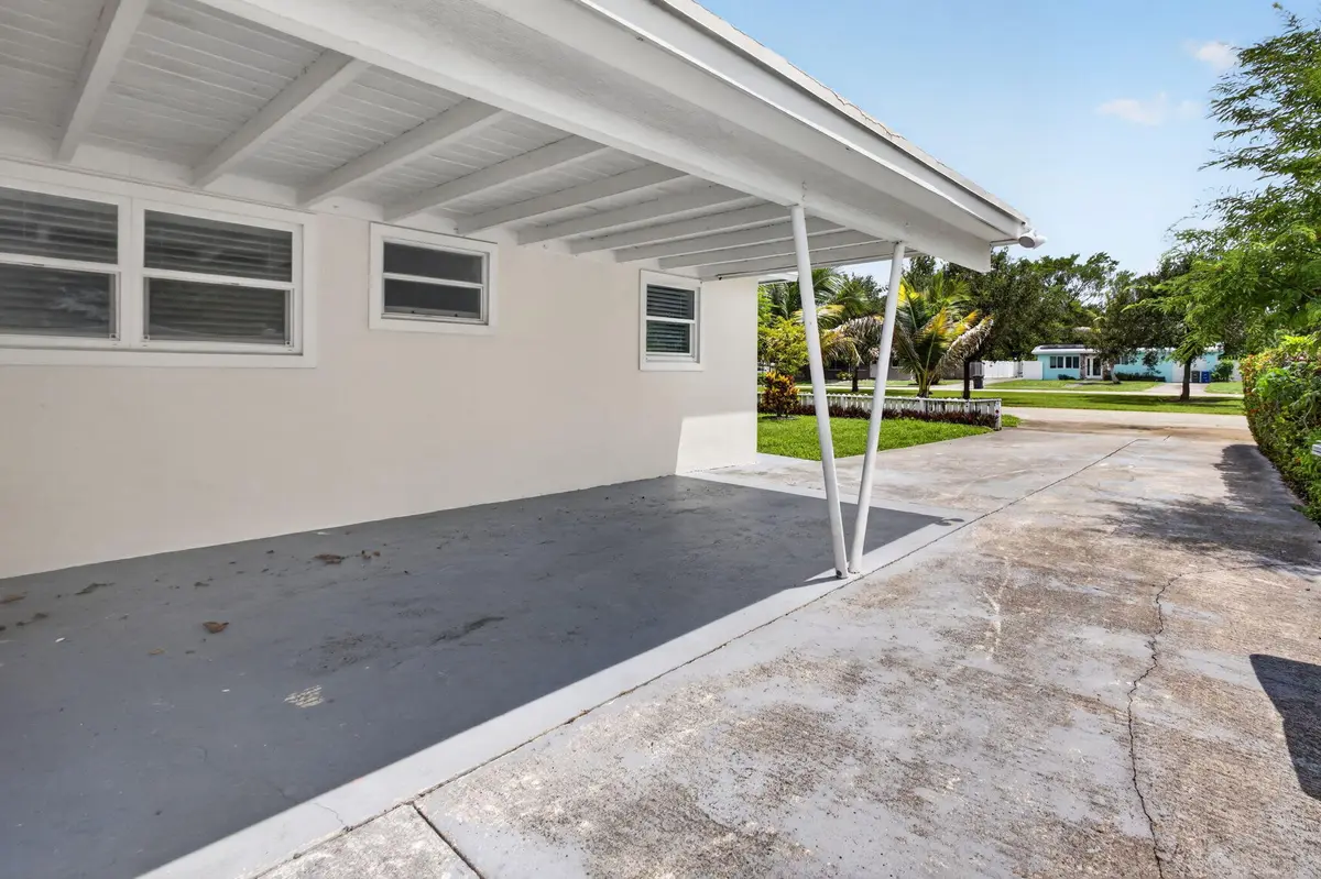 8-web-or-mls-5D1A7771 at 813 Date Palm Drive, Lake Park
