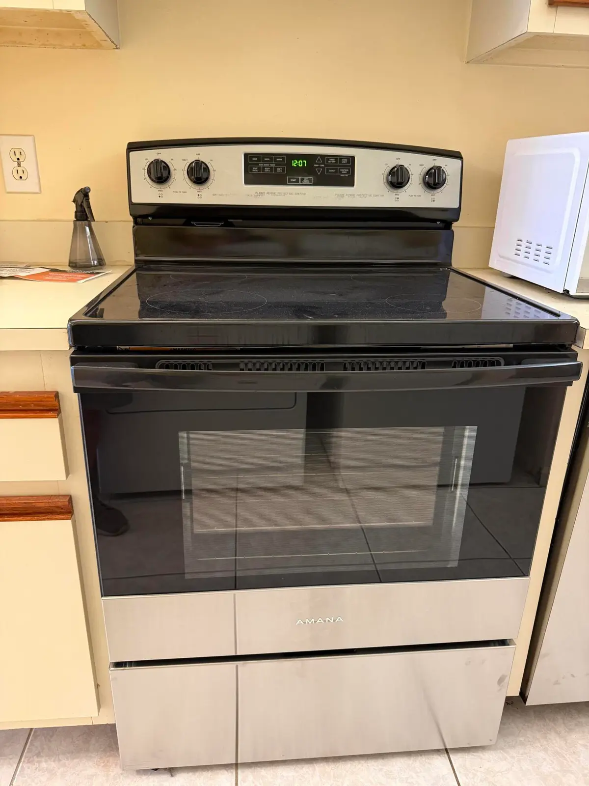 Oven at 12028 ROYAL PALM Boulevard 3-F, Coral Springs