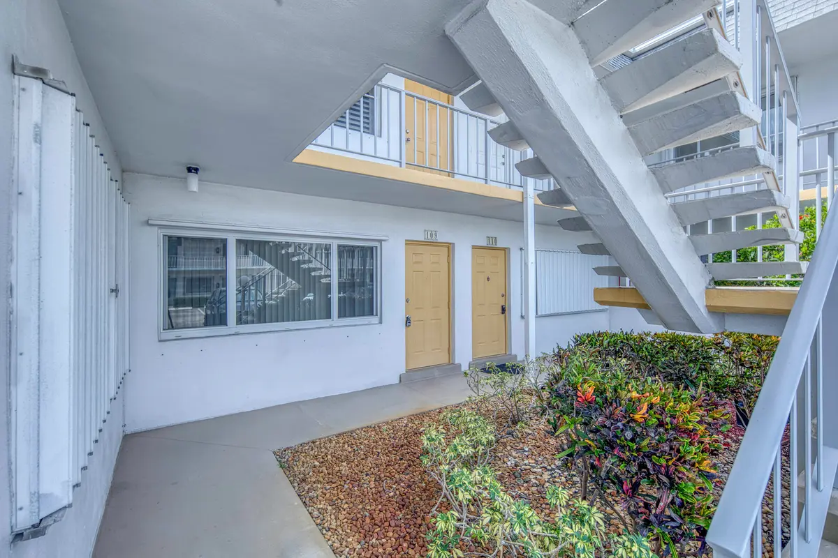 4R7A0490_hdr at 3240 LAKE OSBORNE Drive 109, Lake Worth Beach