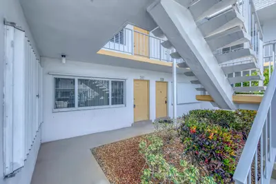 3240 LAKE OSBORNE Drive 109, Lake Worth Beach – Condominium for sale