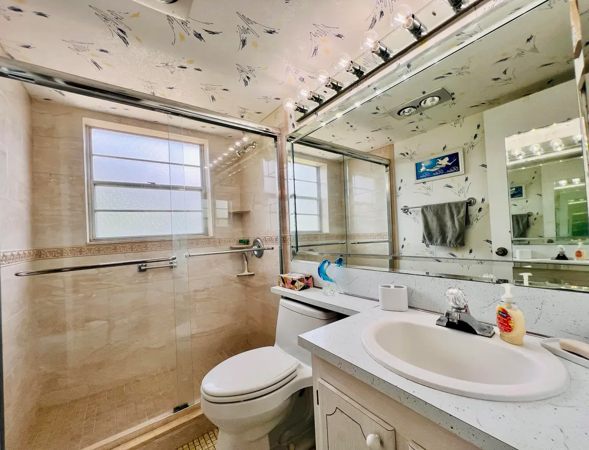 Full Bath With Step In Shower at 437 Chatham U, West Palm Beach