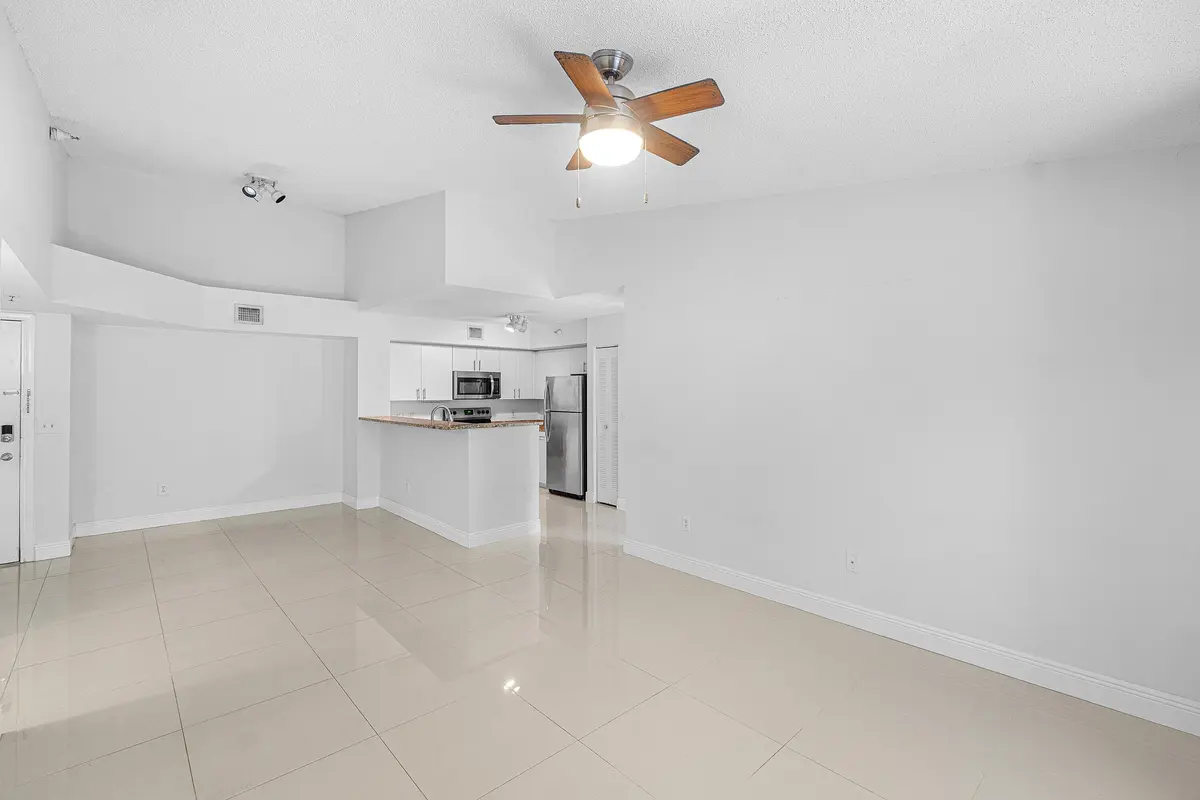 131 Yacht Club Way 307, Hypoluxo, FL – photo 8