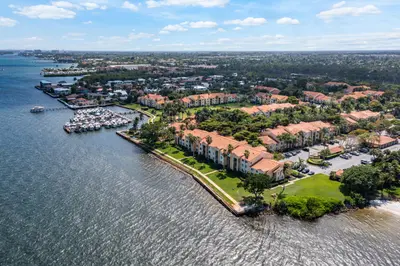 131 Yacht Club Way 307, Hypoluxo – sold