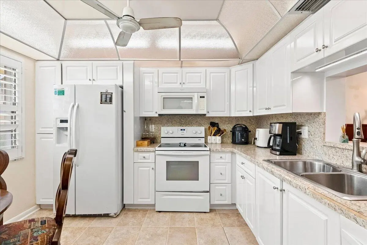 03-8I8A_8623 at 2304 LUCAYA Lane C1, Coconut Creek