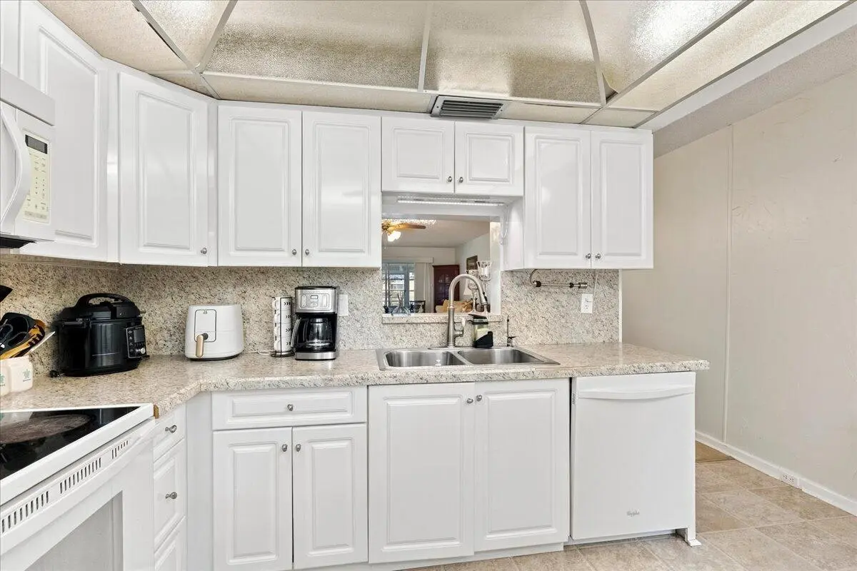 06-8I8A_8633 at 2304 LUCAYA Lane C1, Coconut Creek
