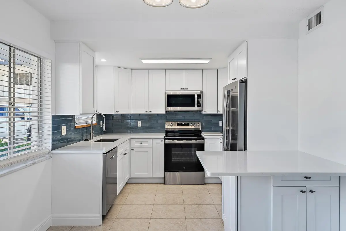316 Southwind Dr, Unit 107-12 at 316 Southwind Court Apt 107, North Palm Beach